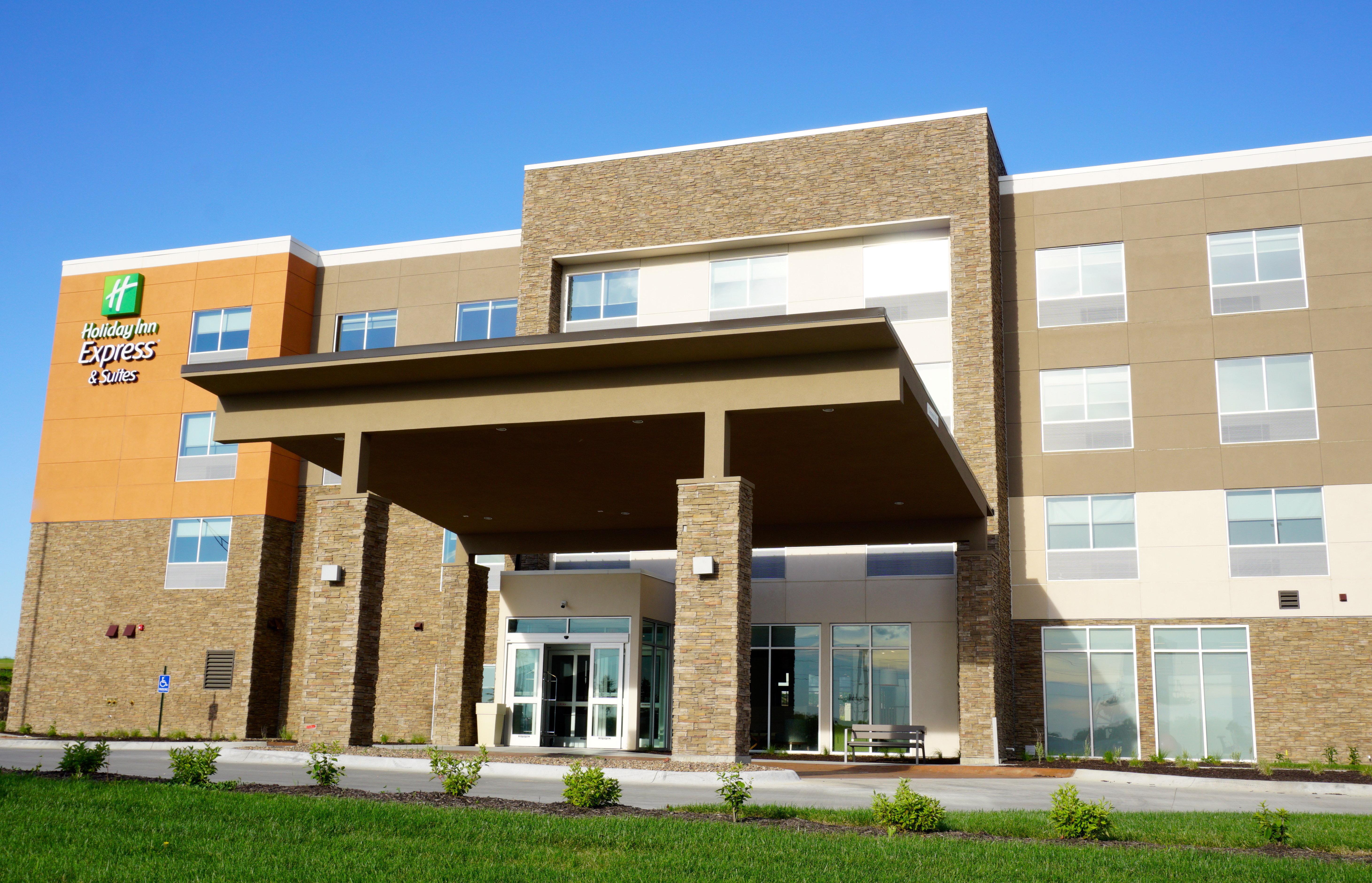 Holiday Inn Express & Suites Omaha - Millard Area By Ihg Екстериор снимка
