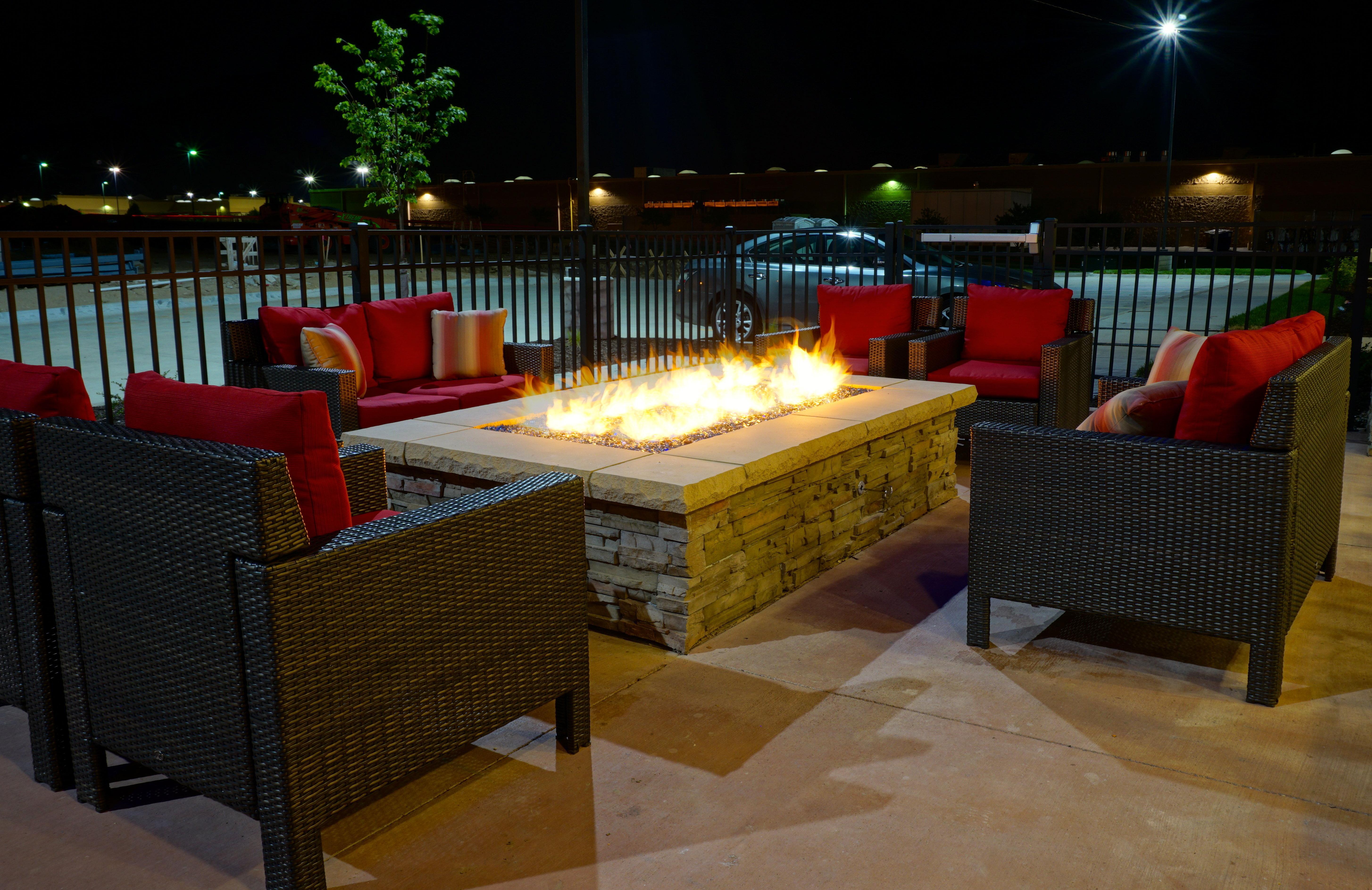 Holiday Inn Express & Suites Omaha - Millard Area By Ihg Екстериор снимка