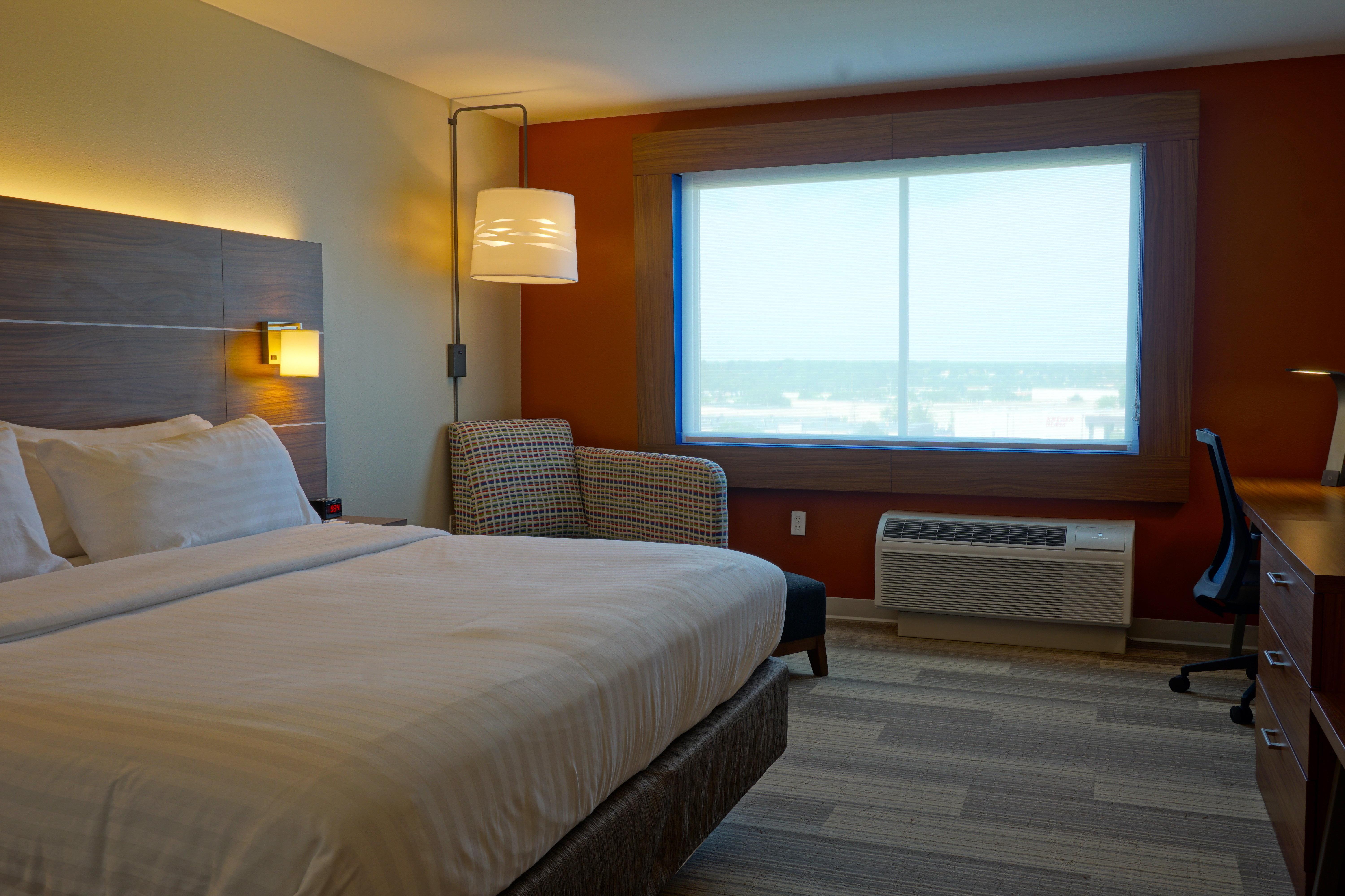 Holiday Inn Express & Suites Omaha - Millard Area By Ihg Екстериор снимка