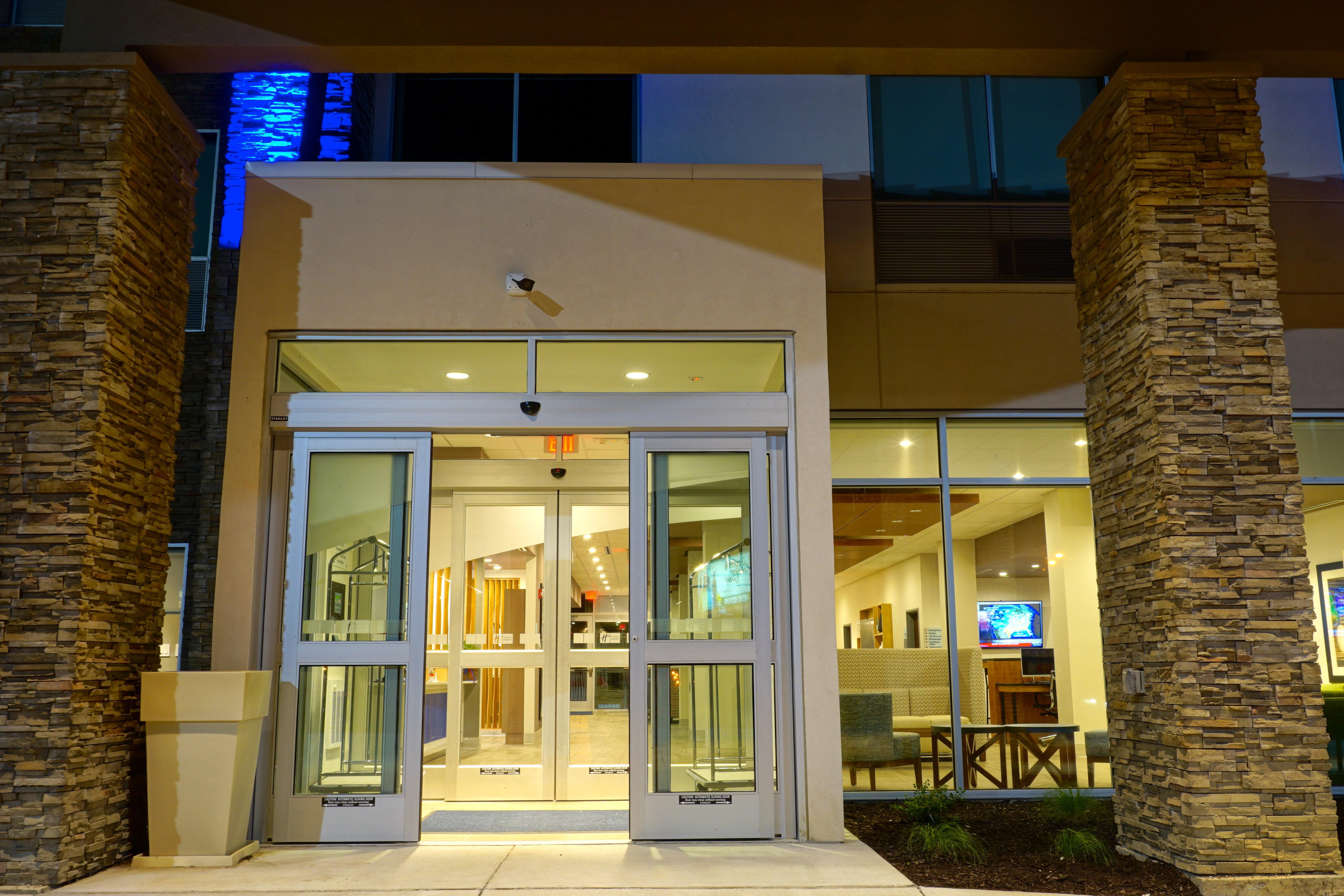 Holiday Inn Express & Suites Omaha - Millard Area By Ihg Екстериор снимка