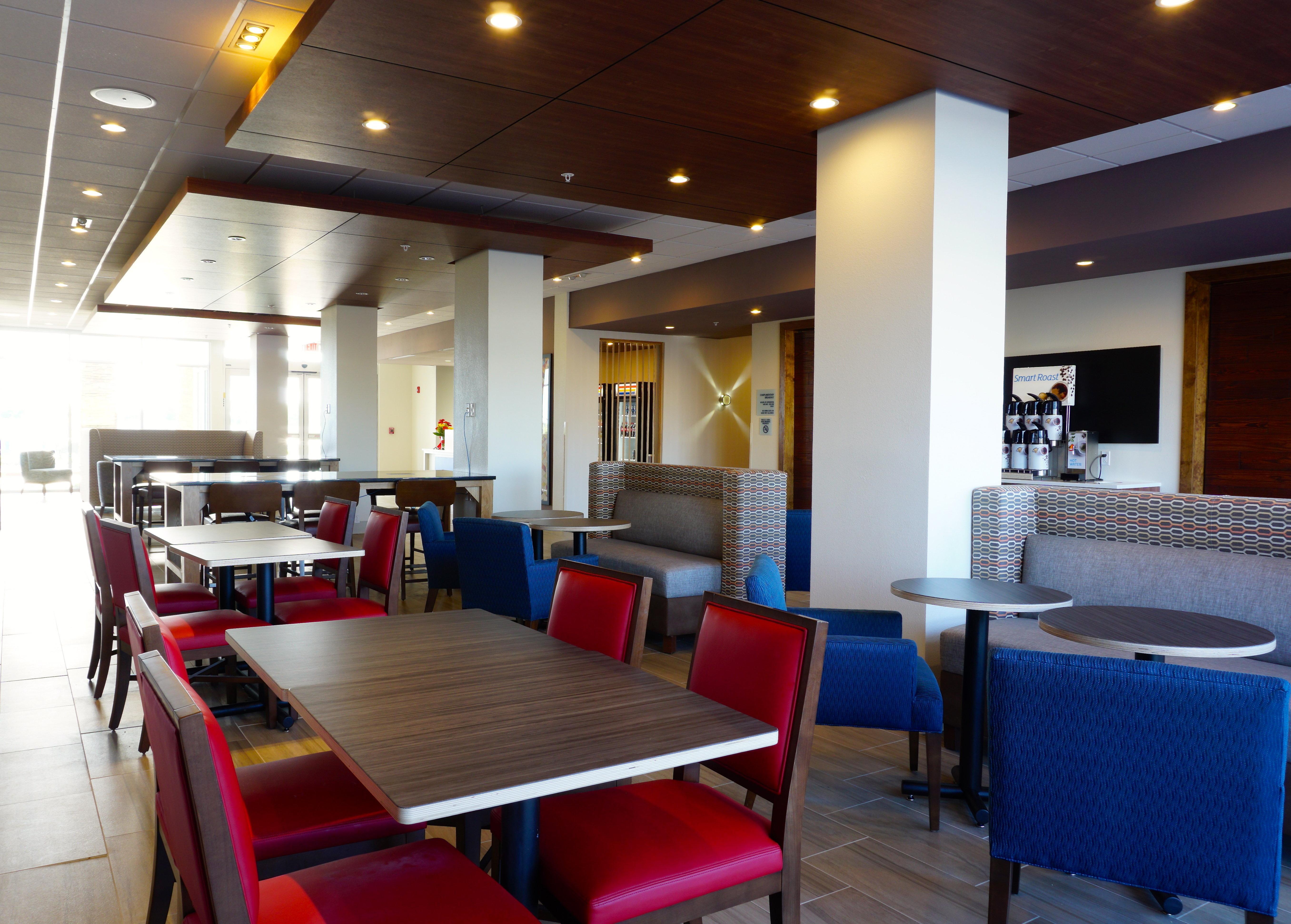 Holiday Inn Express & Suites Omaha - Millard Area By Ihg Екстериор снимка