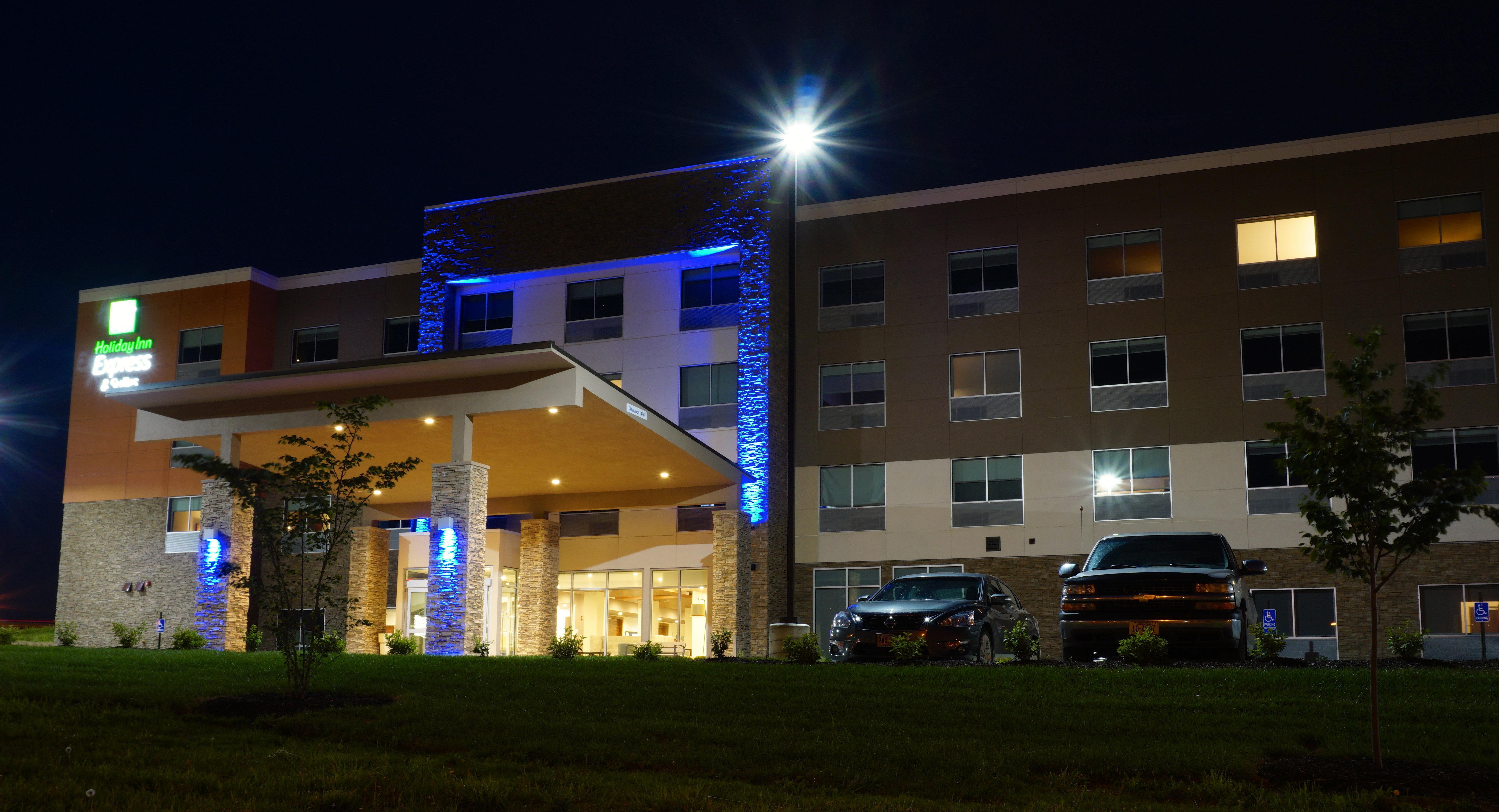 Holiday Inn Express & Suites Omaha - Millard Area By Ihg Екстериор снимка