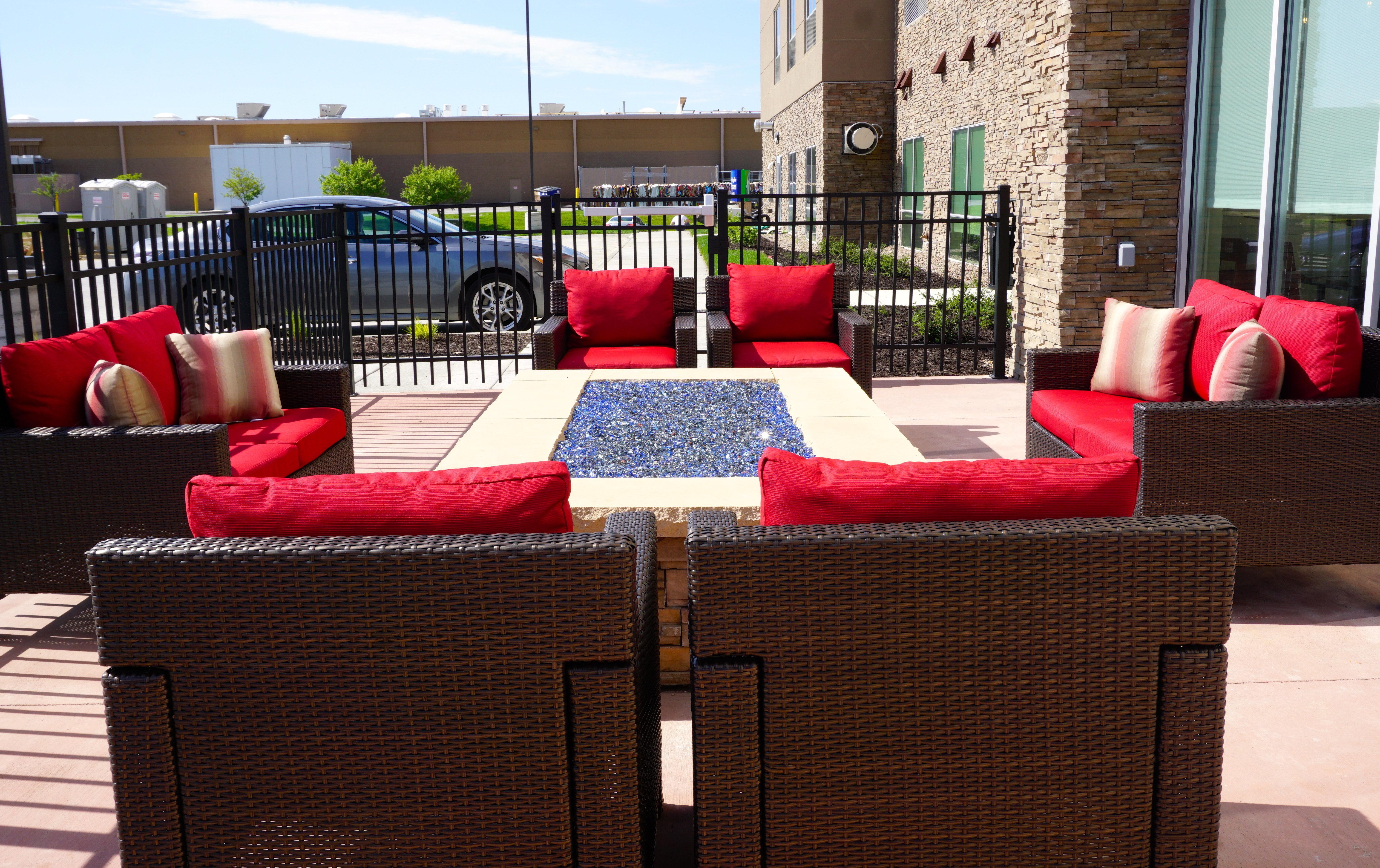 Holiday Inn Express & Suites Omaha - Millard Area By Ihg Екстериор снимка