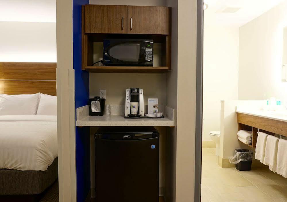 Holiday Inn Express & Suites Omaha - Millard Area By Ihg Екстериор снимка